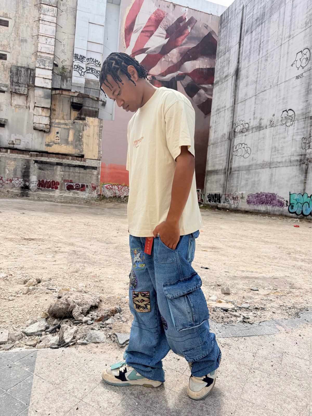 Model wearing TY’JAMIN Seonbi Indigo jeans outdoors